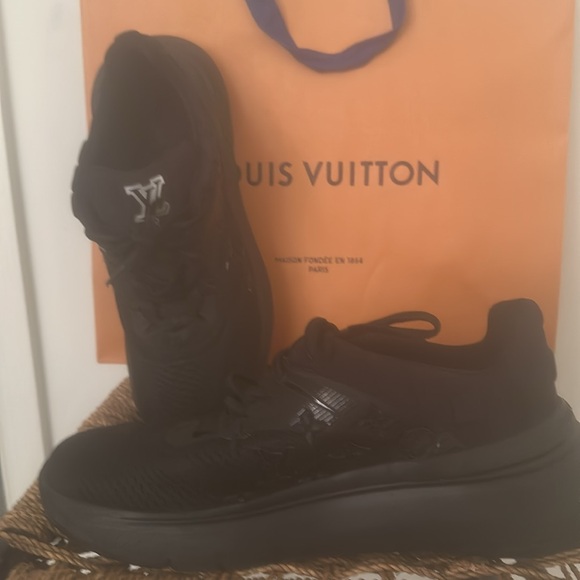 Louis Vuitton Trainers - Picture 2 of 4